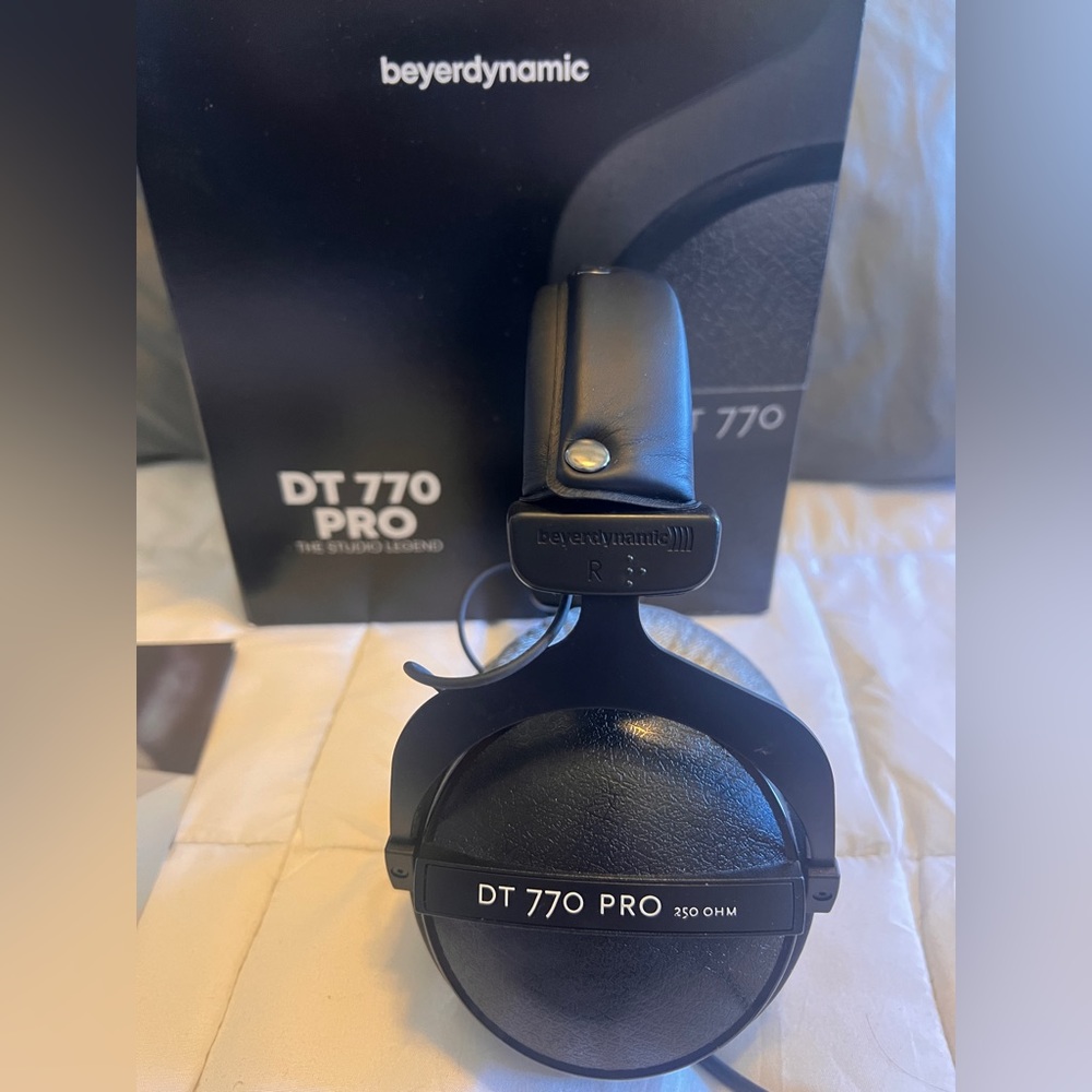 Beyerdynamic DT 770 PRO 250 Ohm Over-Ear Studio Headphones